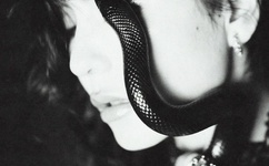 我的小兔兔被男生咬着的感觉